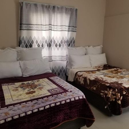 Pinto City Motel كمبتون بارك المظهر الخارجي الصورة